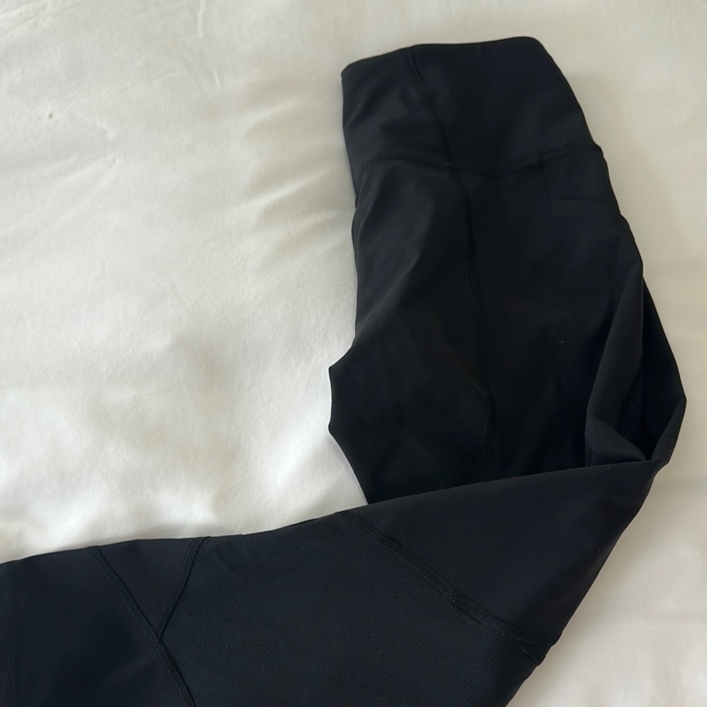 Lululemon Athletica Black Leggings can’t remember the style but comes to midcalf